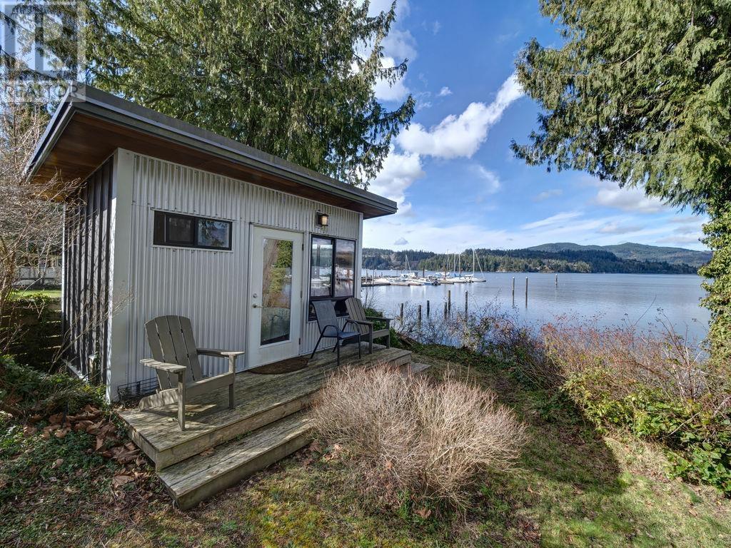 6003 Sechelt Inlet Road Property Photo 2