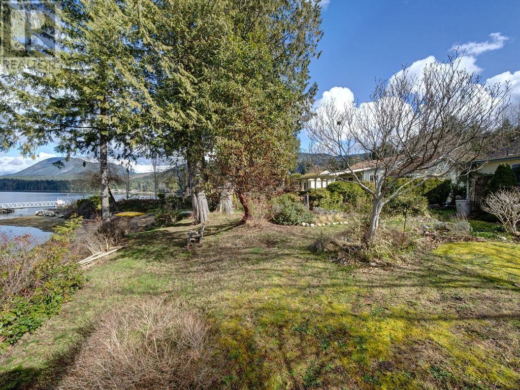 6003 Sechelt Inlet Road Property Photo 3