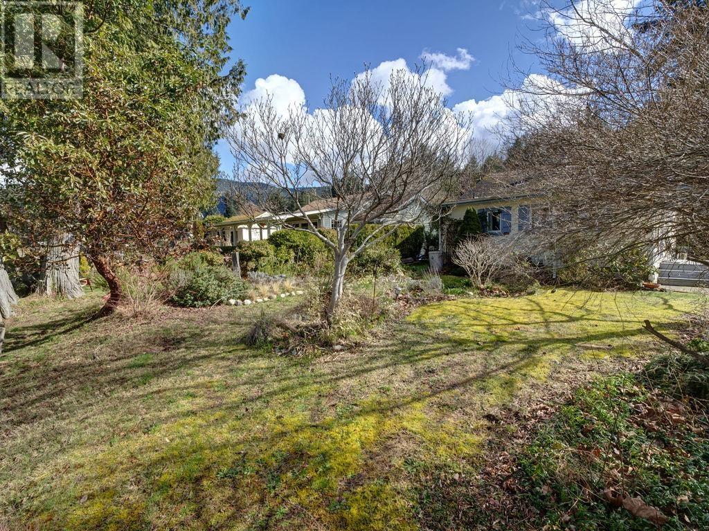 6003 Sechelt Inlet Road Property Photo 4
