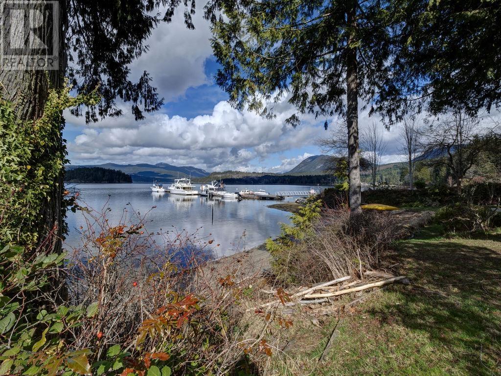 6003 Sechelt Inlet Road Property Photo 5