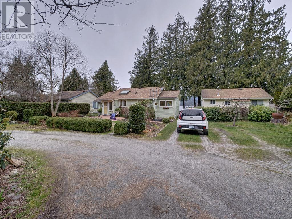 6003 Sechelt Inlet Road Property Photo 7