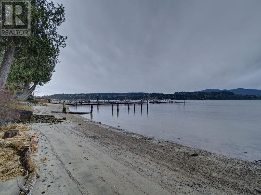 6003 Sechelt Inlet Road Property Photo 8