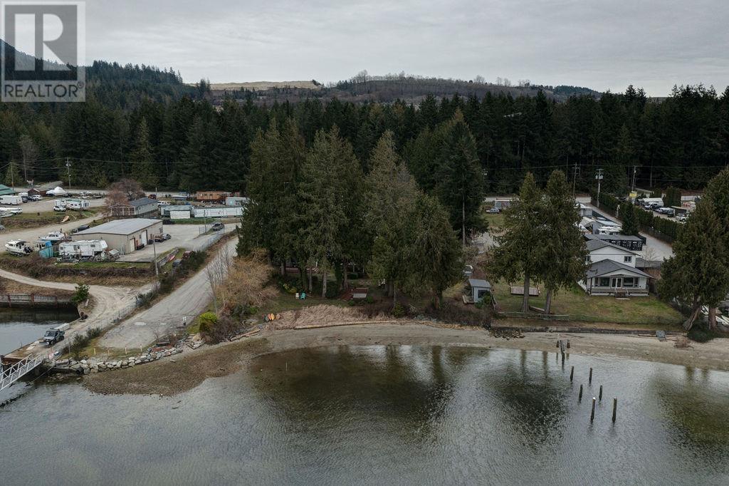 6003 Sechelt Inlet Road Property Photo 11