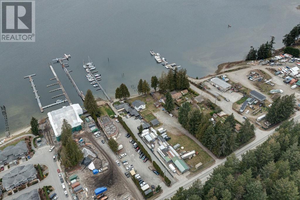 6003 Sechelt Inlet Road Property Photo 15