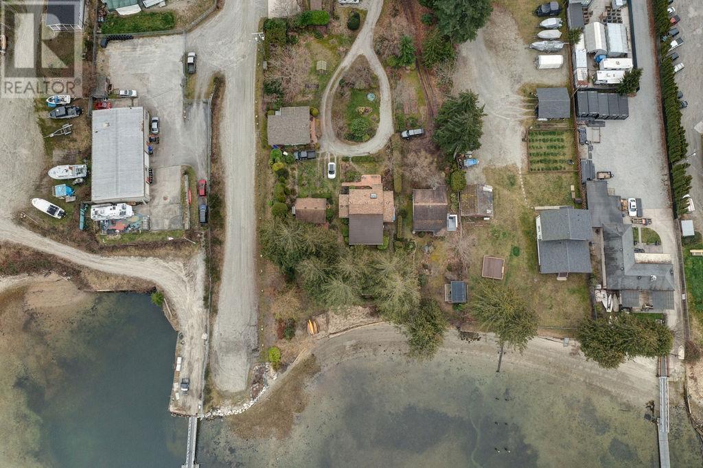 6003 Sechelt Inlet Road Property Photo 17