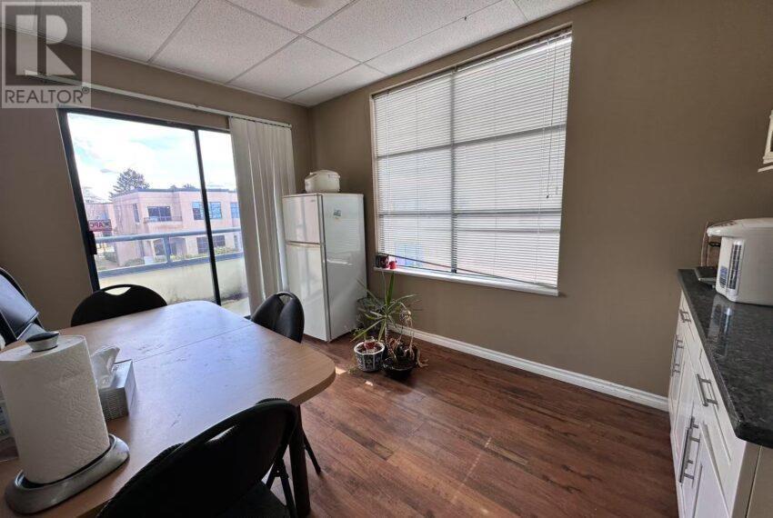 210 4400 Hazelbridge Way Property Photo