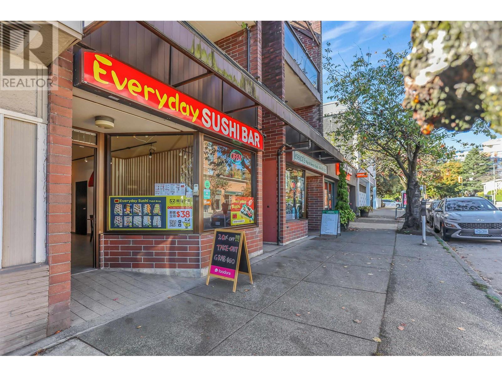 4572 W 10th Avenue Property Photo