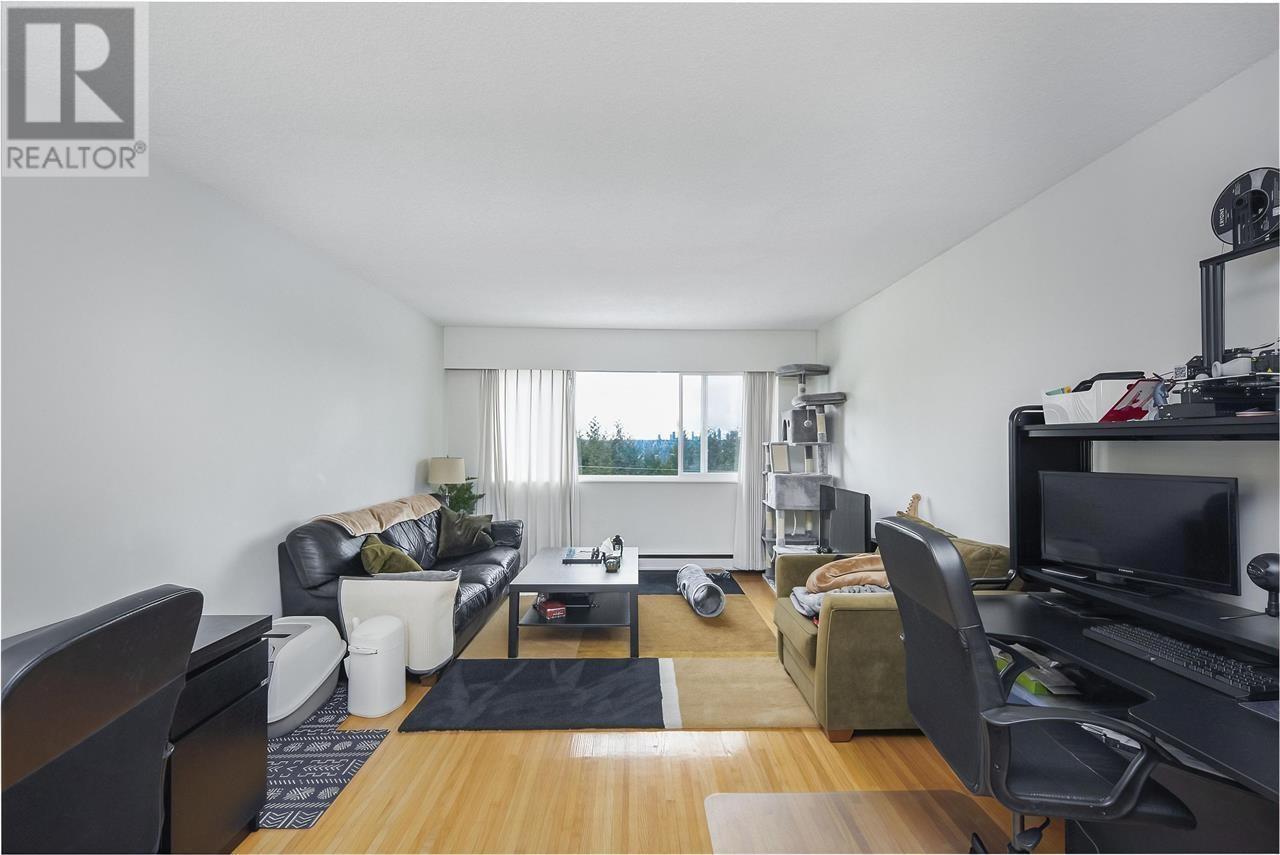 5353 Hastings Street Property Photo 10