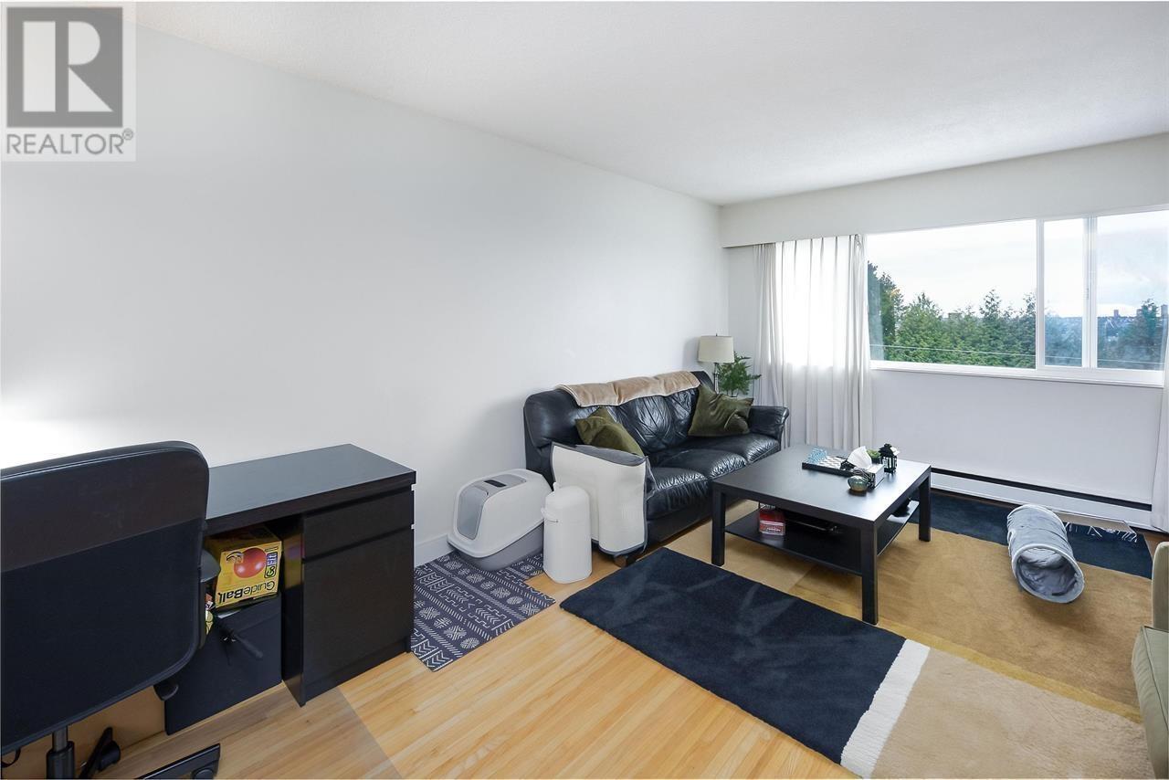5353 Hastings Street Property Photo 11