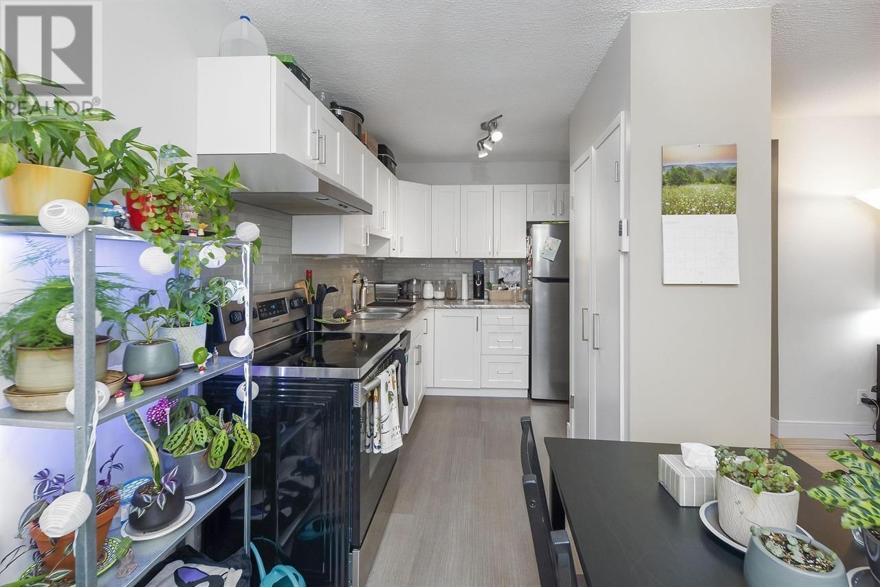 5353 Hastings Street Property Photo 16