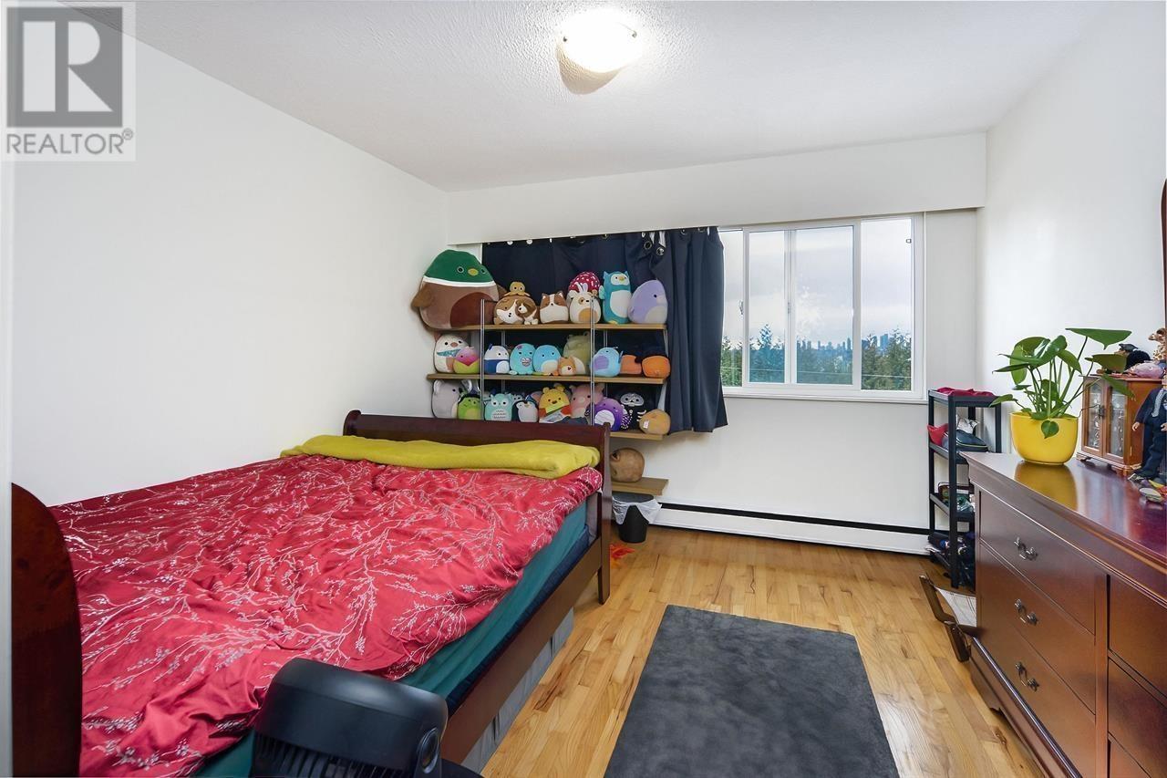 5353 Hastings Street Property Photo 17