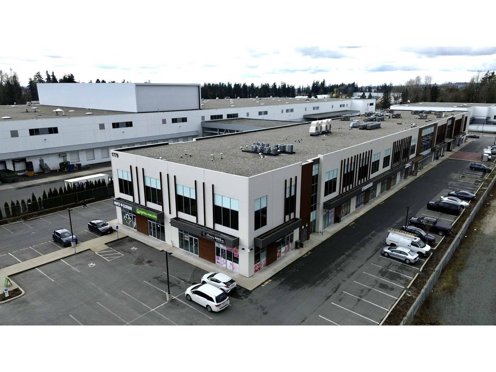 202 1779 Clearbrook Road Property Photo