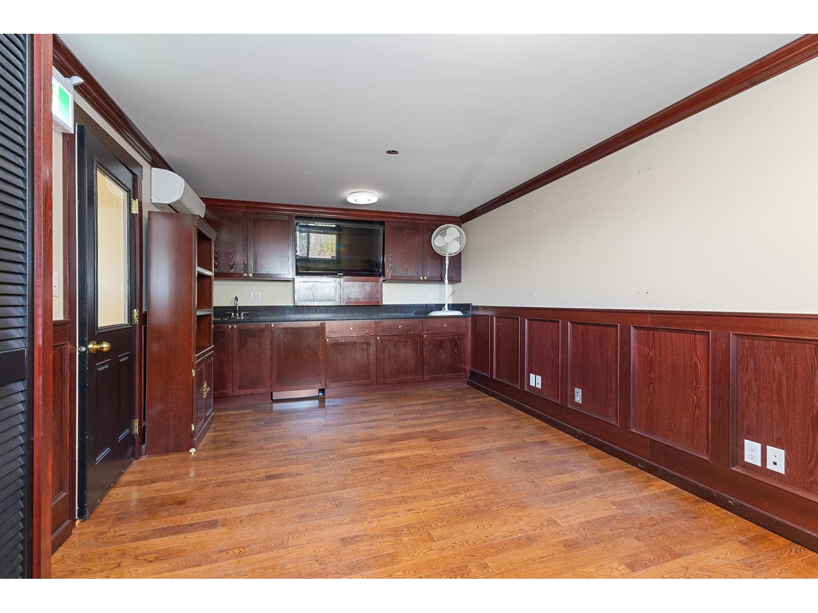 B 2265 W Railway Street Property Photo 13