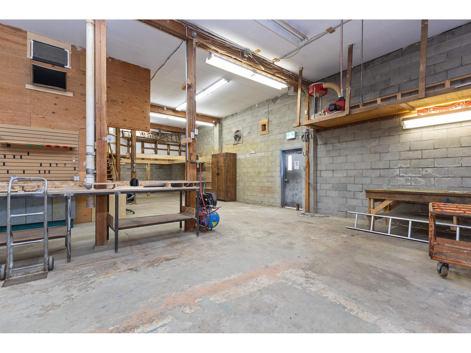 B 2265 W Railway Street Property Photo 27