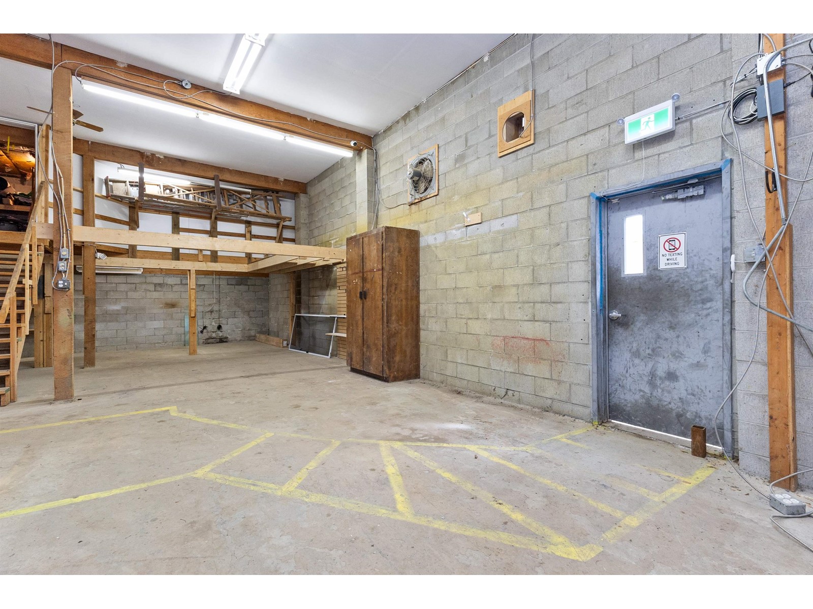 B 2265 W Railway Street Property Photo 28