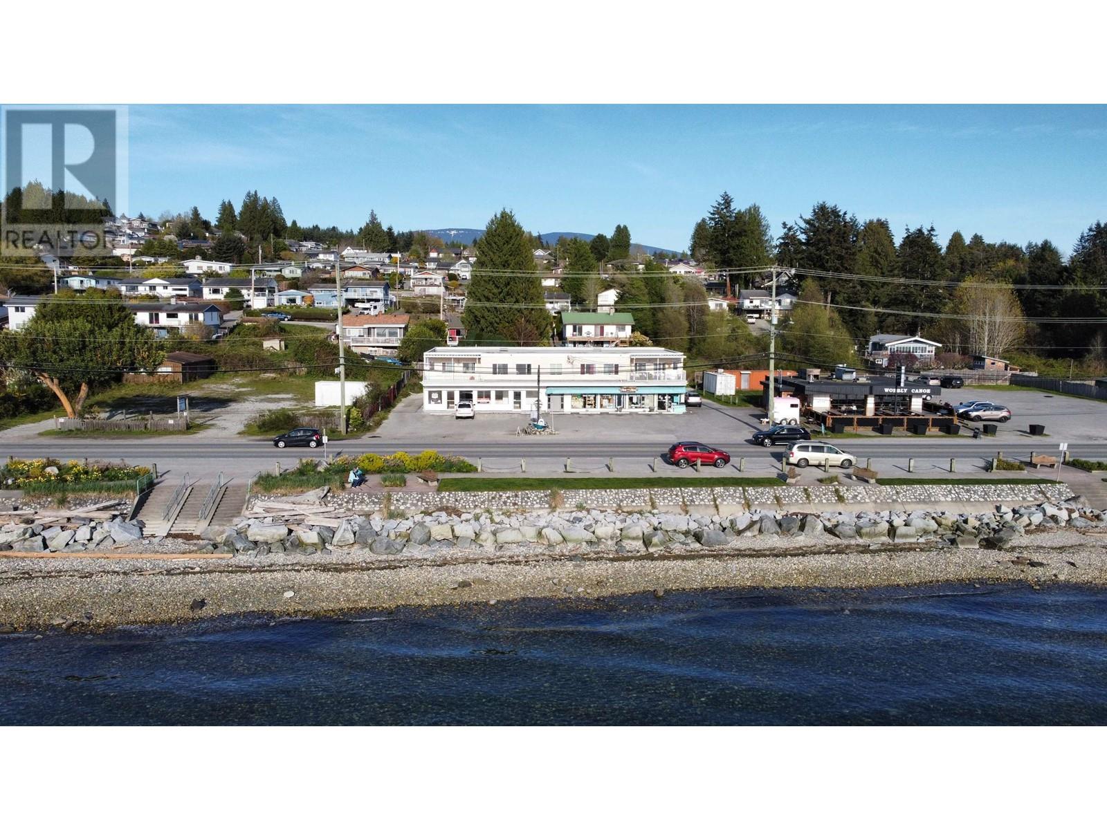 4786 Sunshine Coast Highway Property Photo 1