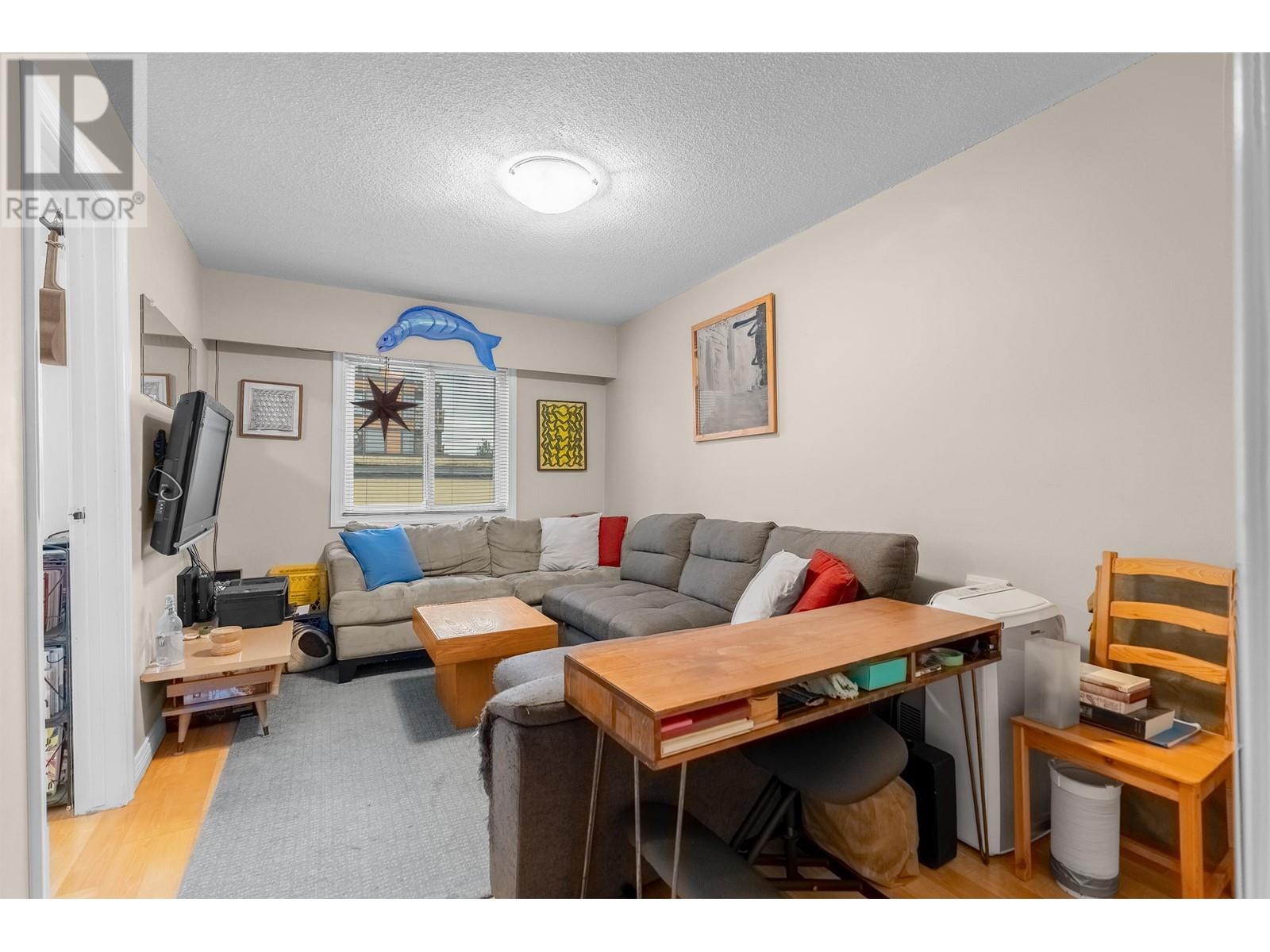 610 Salsbury Drive Property Photo 11