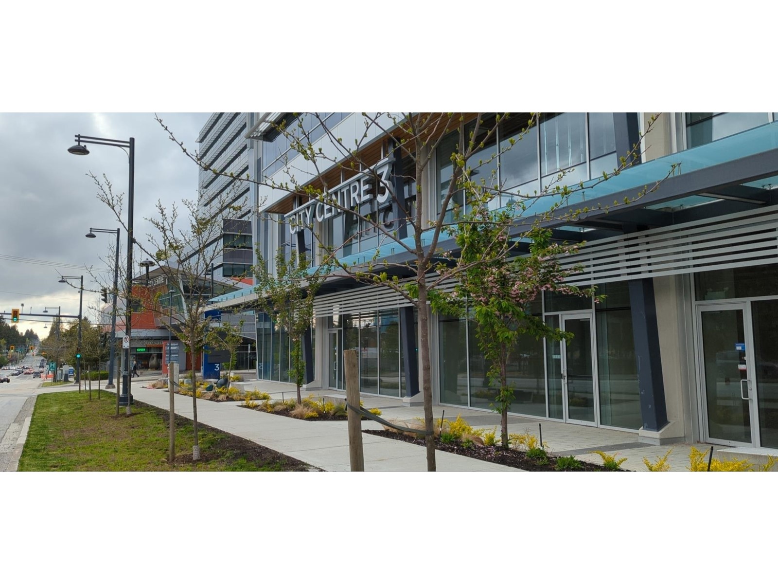 104 13761 96 AVENUE Property Photo 1