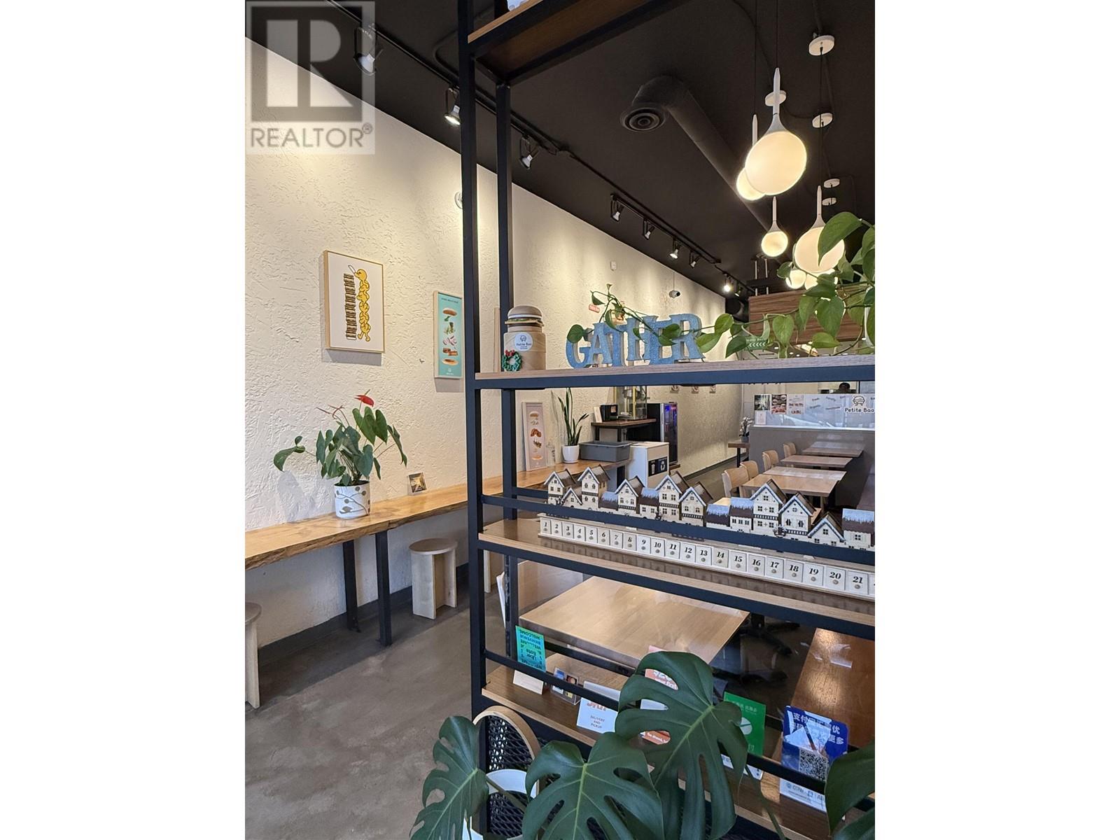 2825 W Broadway Property Photo 13