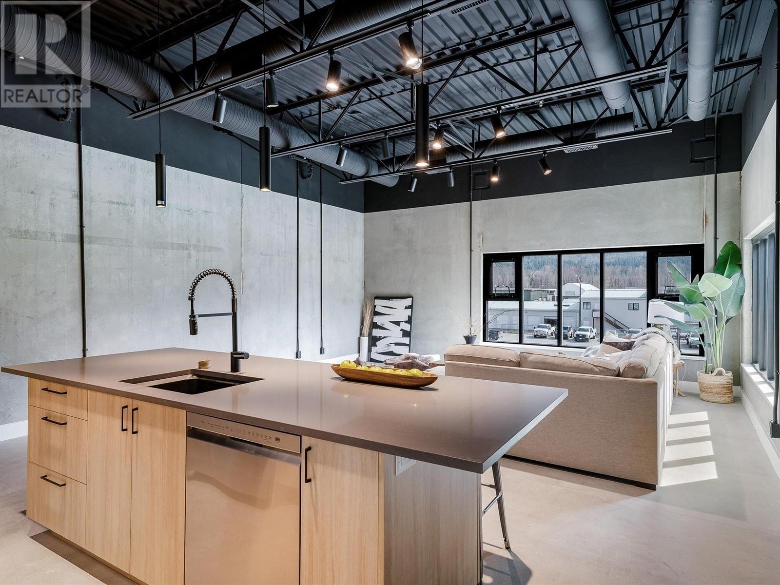 13 7342 Industrial Way Property Photo 10