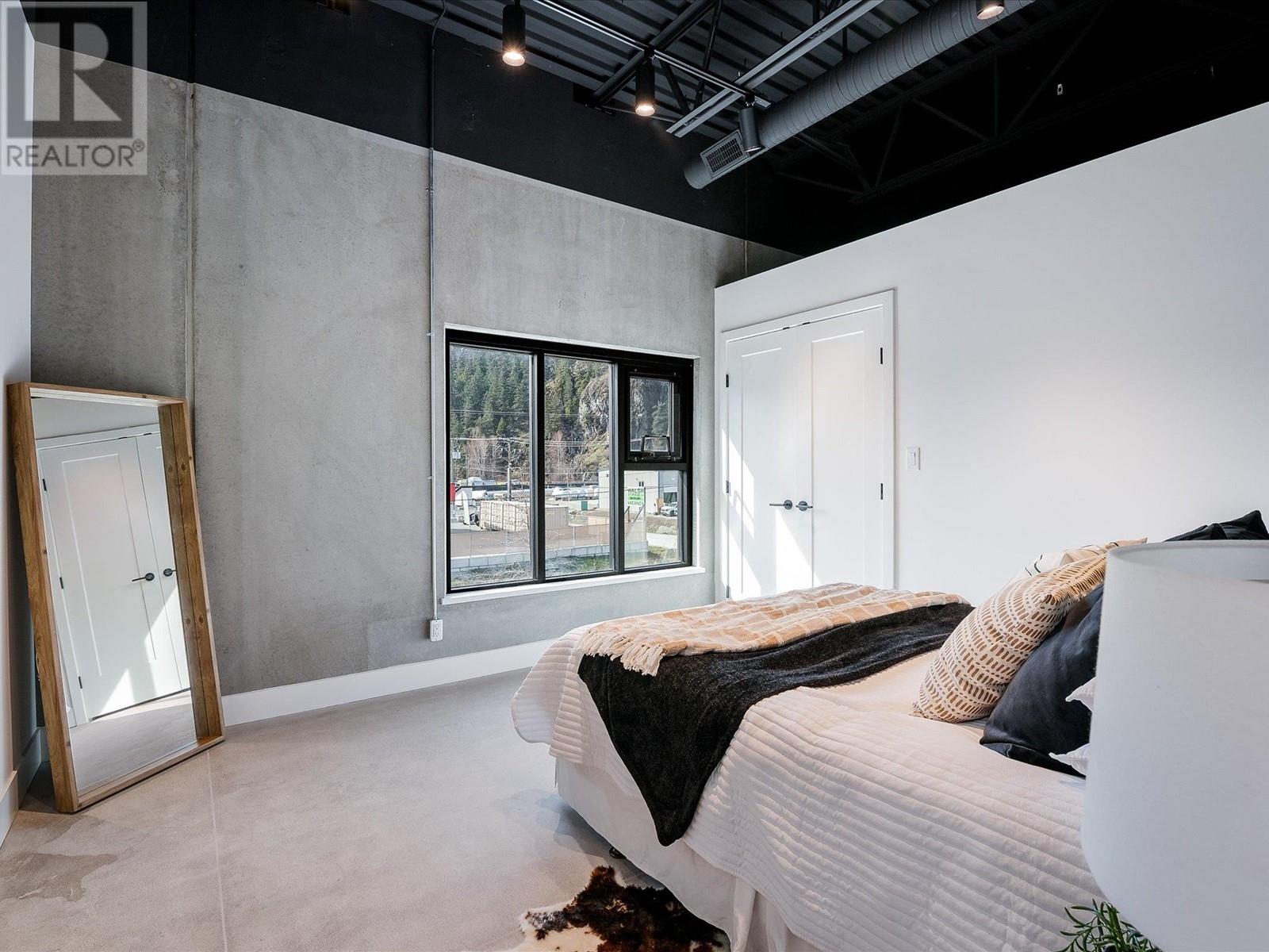 13 7342 Industrial Way Property Photo 13