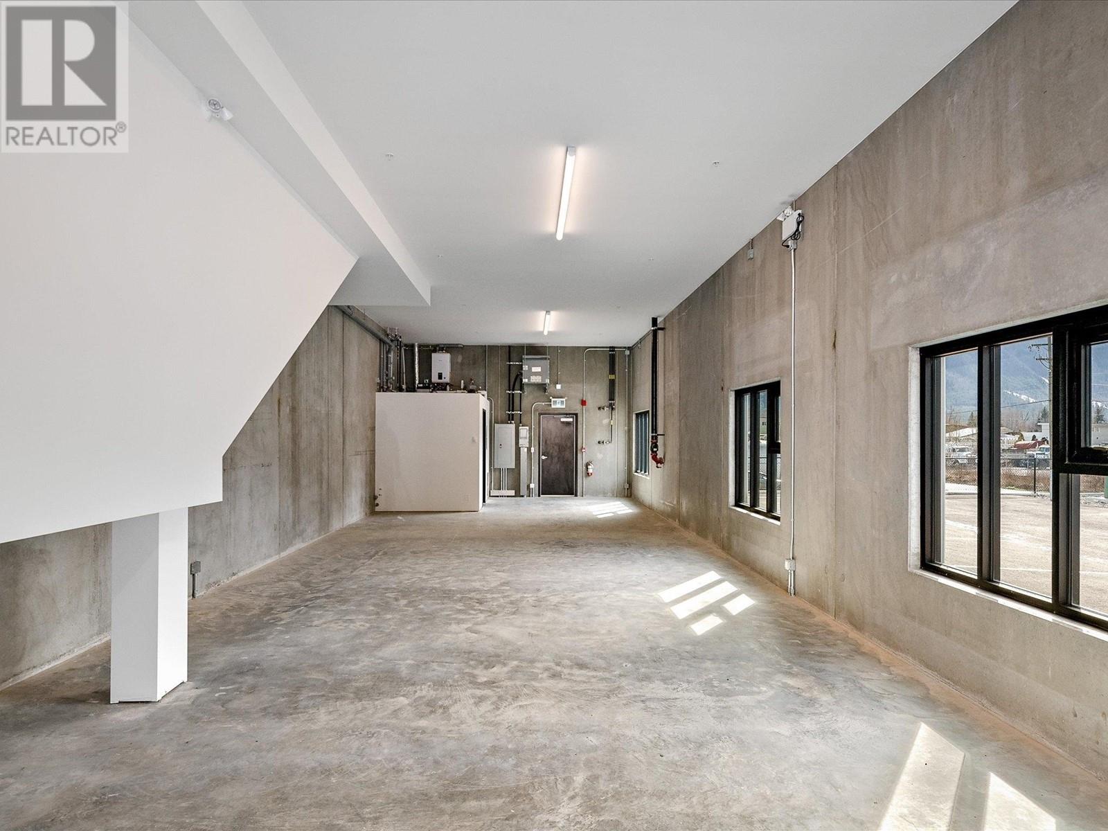 13 7342 Industrial Way Property Photo 27
