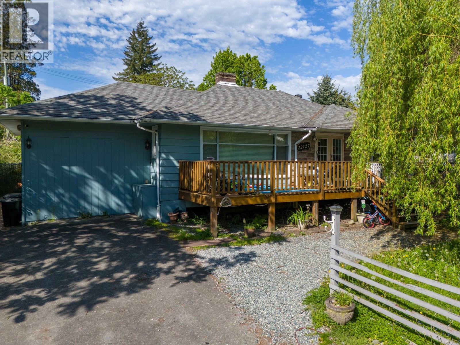 22127 Cliff Avenue Property Photo 9