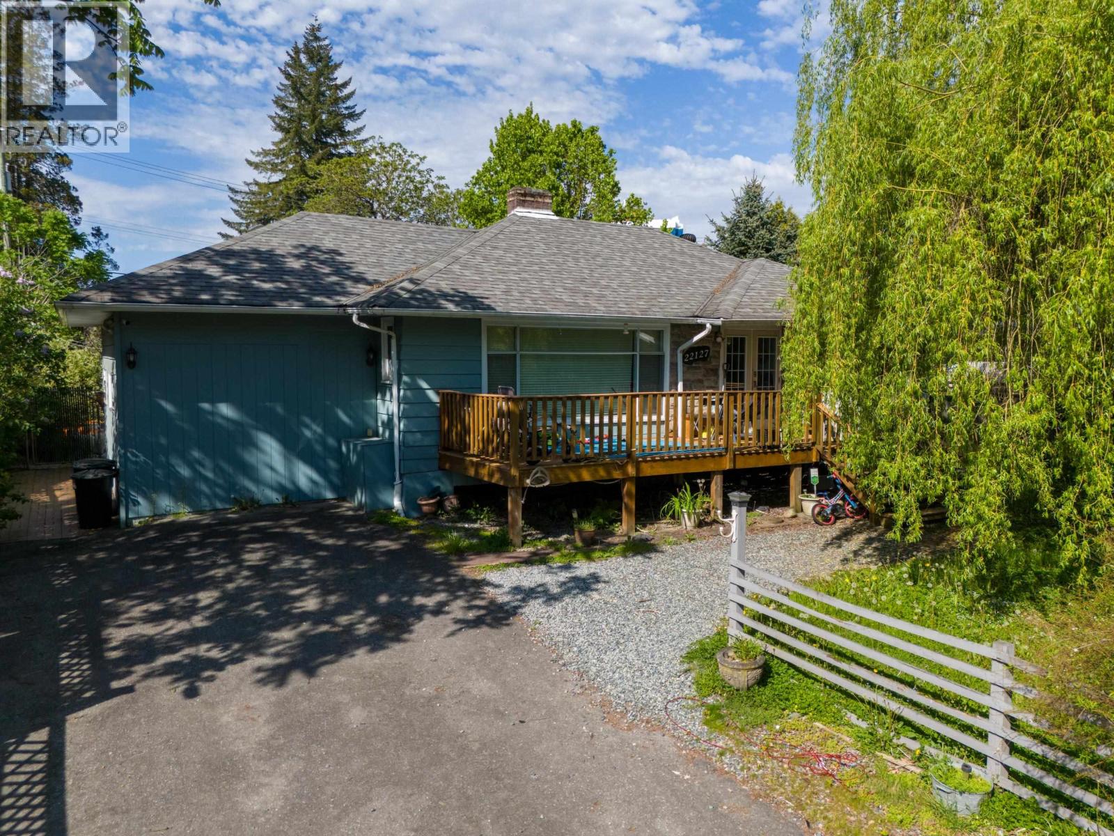 22127 Cliff Avenue Property Photo 10