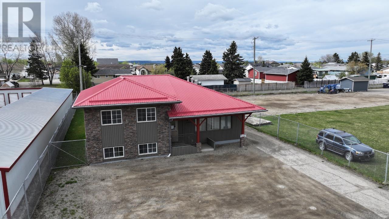 8903 100 Avenue Property Photo 2