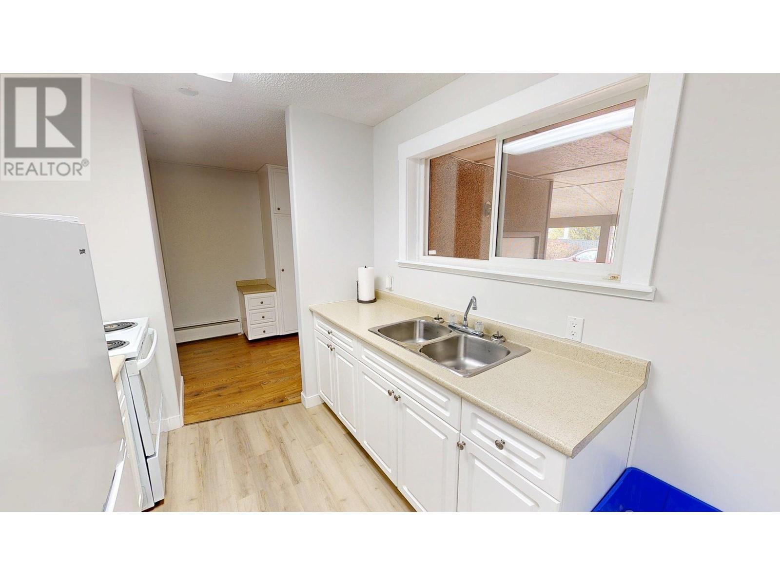 8903 100 Avenue Property Photo 7