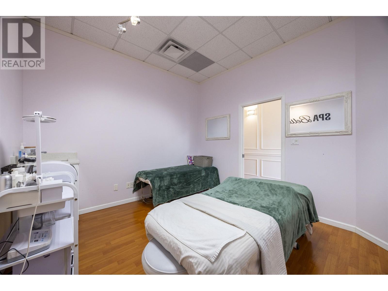 101 6983 Kingsway Property Photo 10