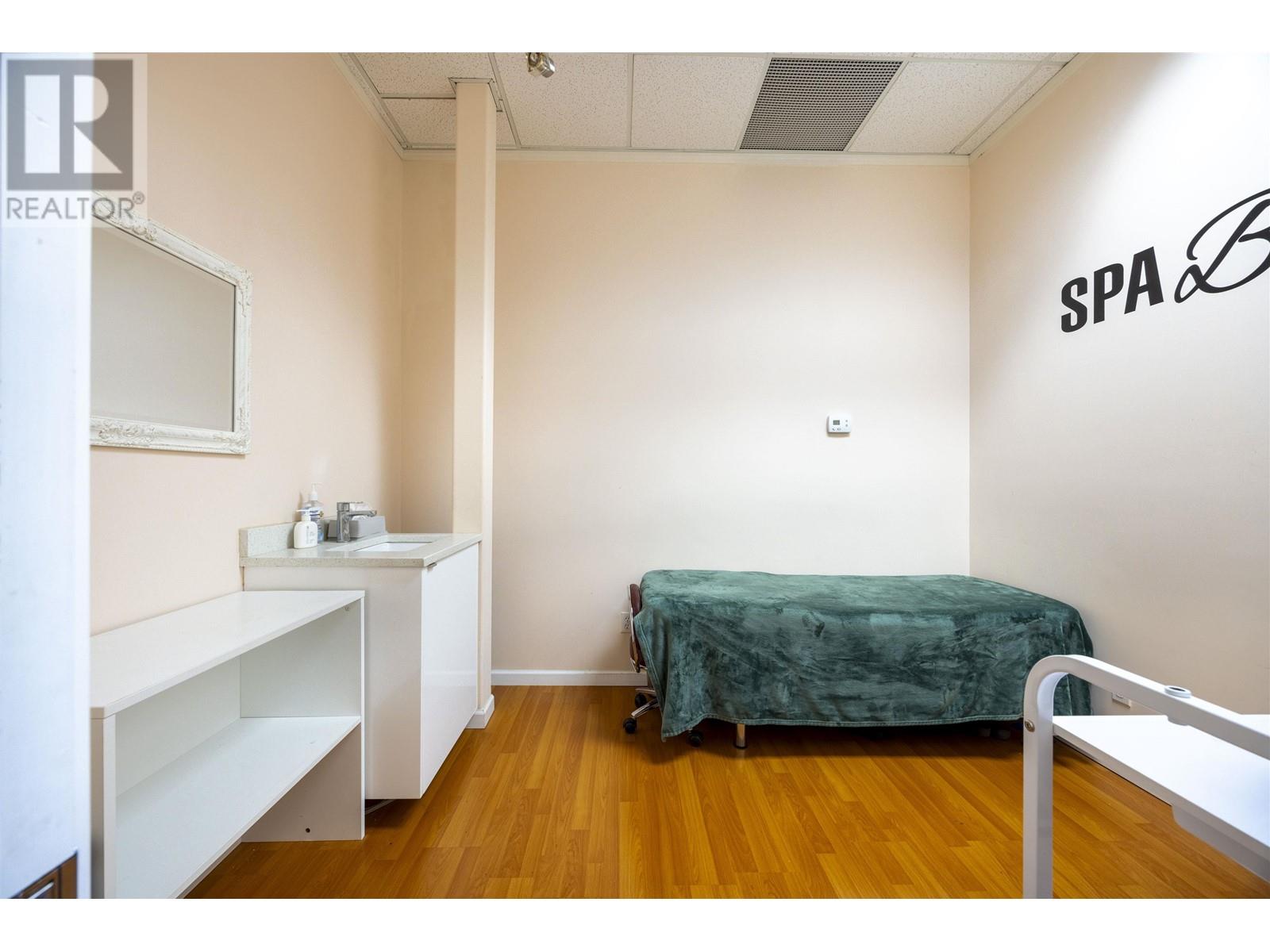 101 6983 Kingsway Property Photo 11