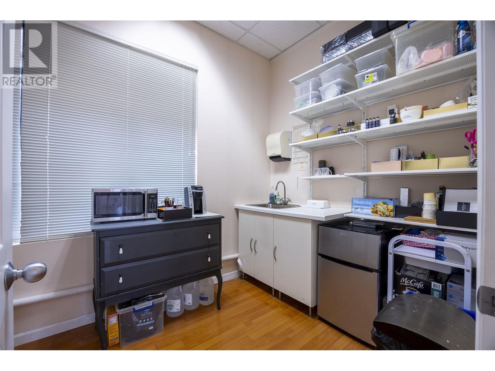101 6983 Kingsway Property Photo 15