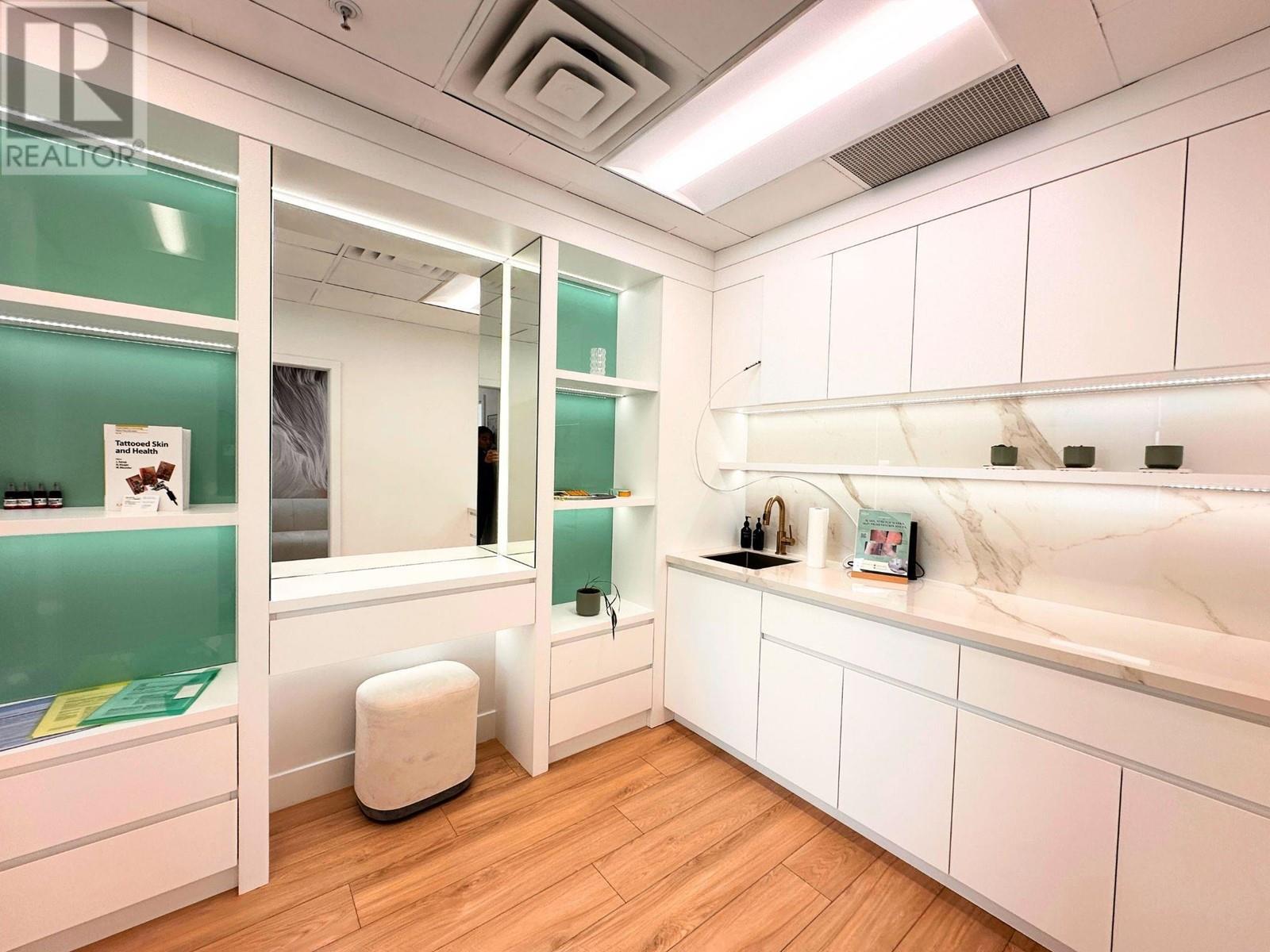 750 West Broadway #1407a Property Photo 4