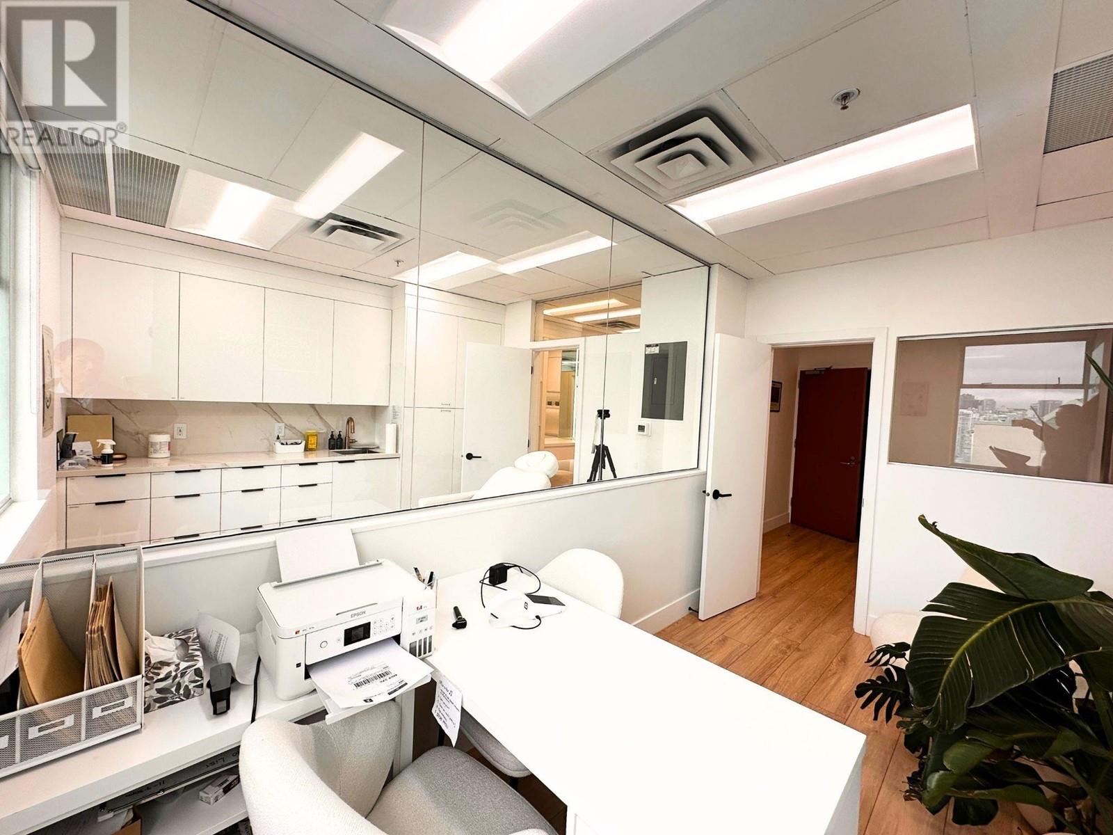 750 West Broadway #1407a Property Photo 7