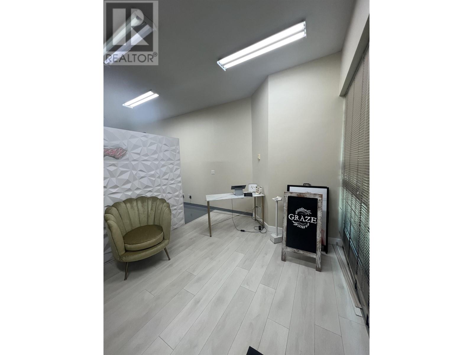 105 3993 Henning Drive Property Photo 2