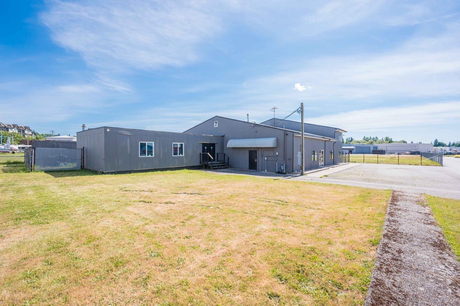 7 5385 216 Street Property Photo 4