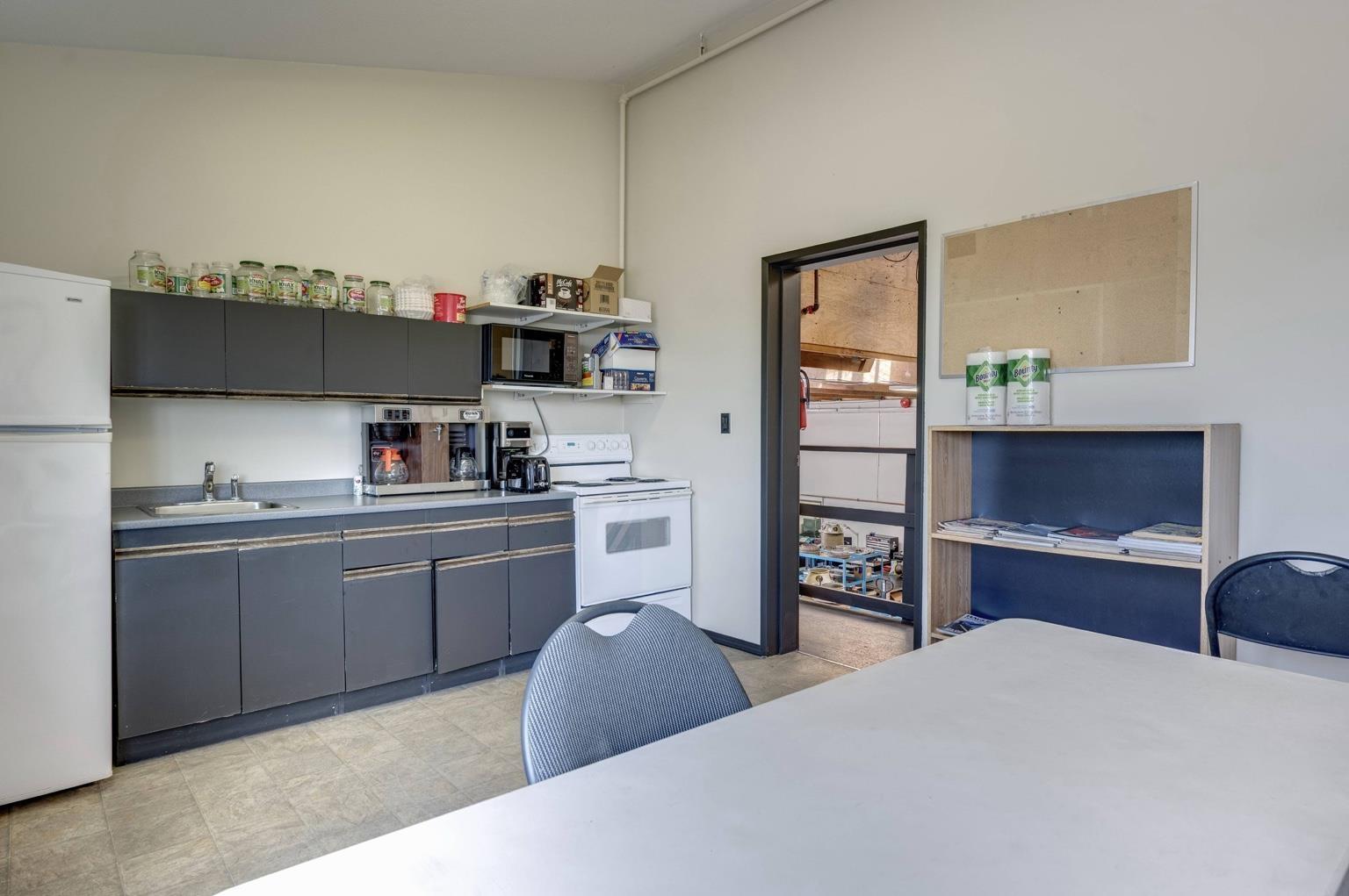7 5385 216 Street Property Photo 18