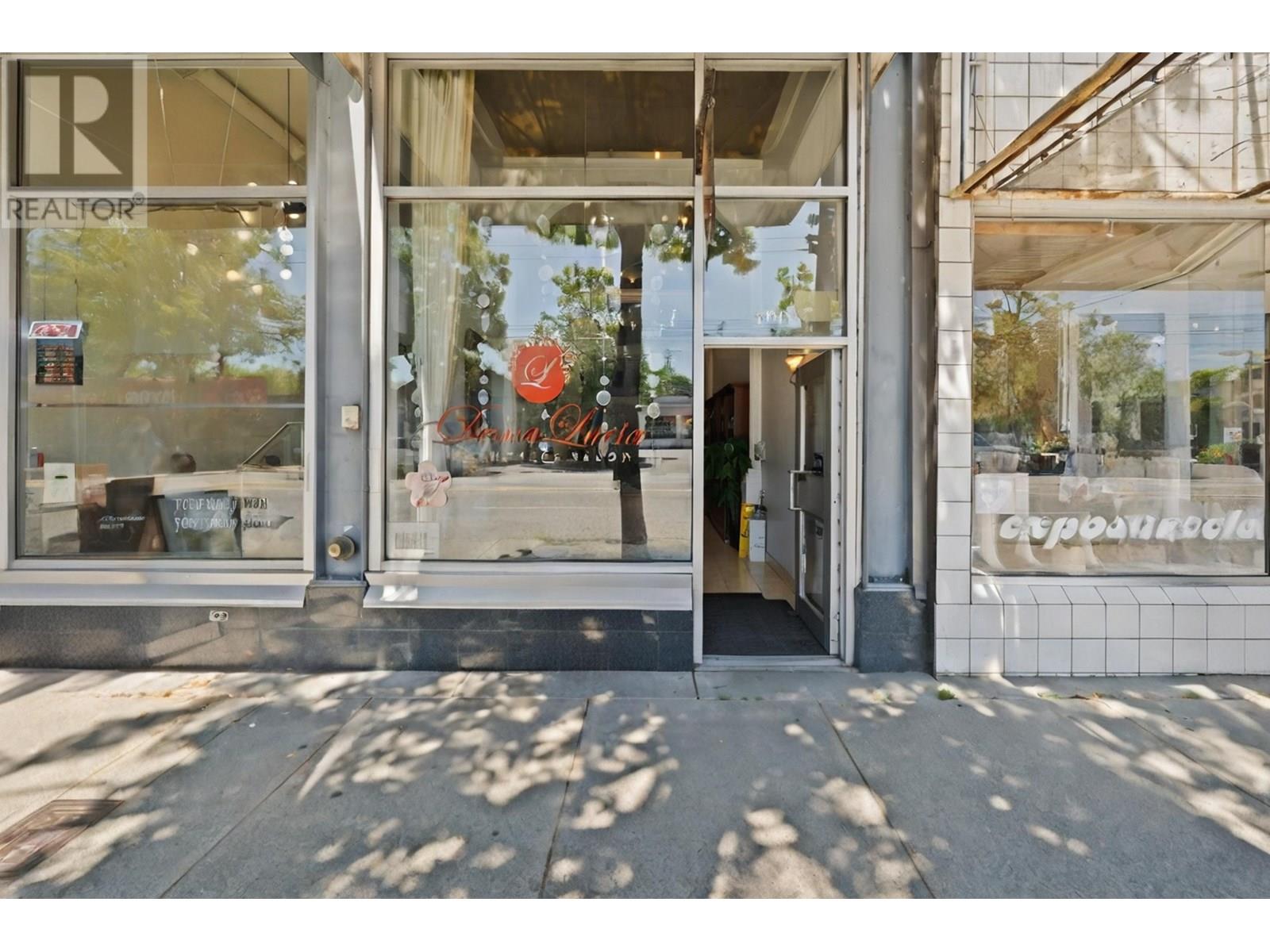2813-2815-2817 W Broadway Property Photo 2