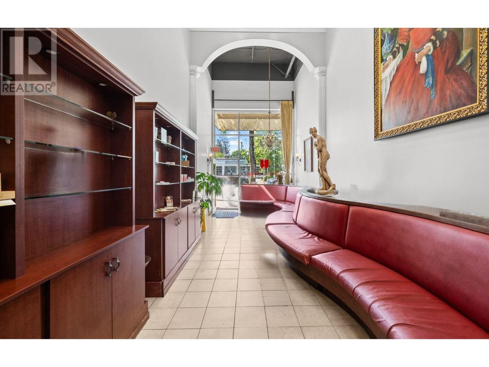 2813-2815-2817 W Broadway Property Photo 6