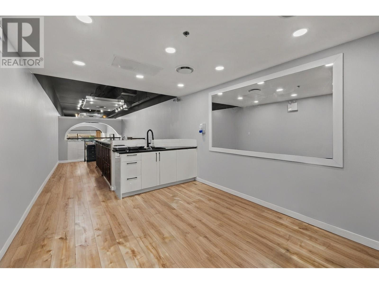 2813-2815-2817 W Broadway Property Photo 7