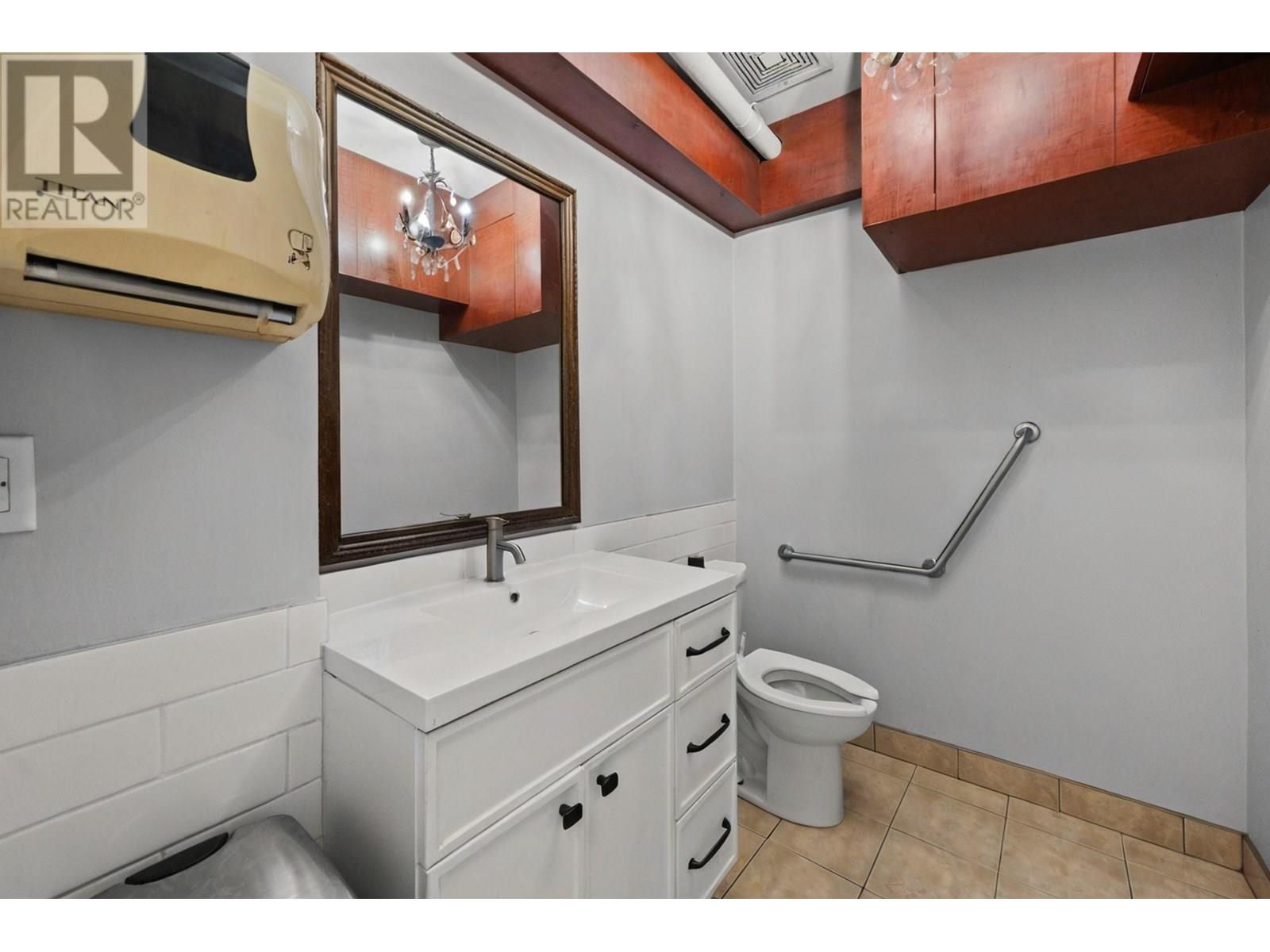 2813-2815-2817 W Broadway Property Photo 13