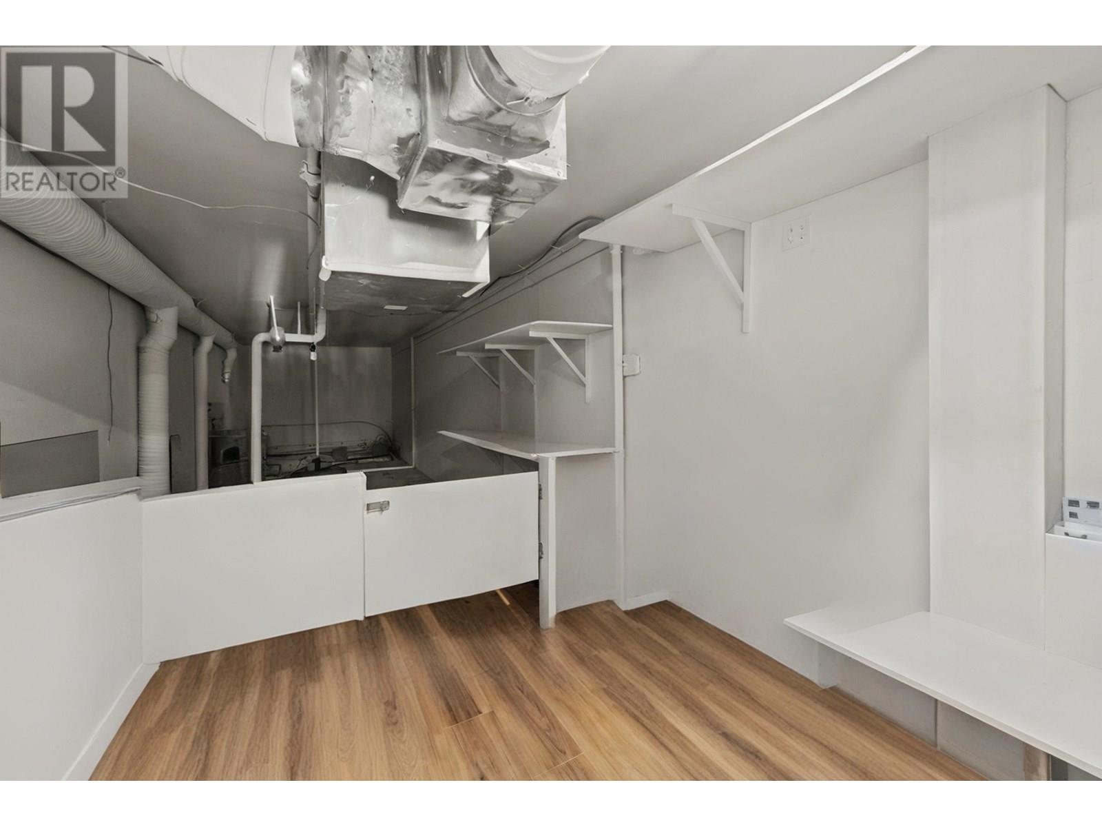 2813-2815-2817 W Broadway Property Photo 23