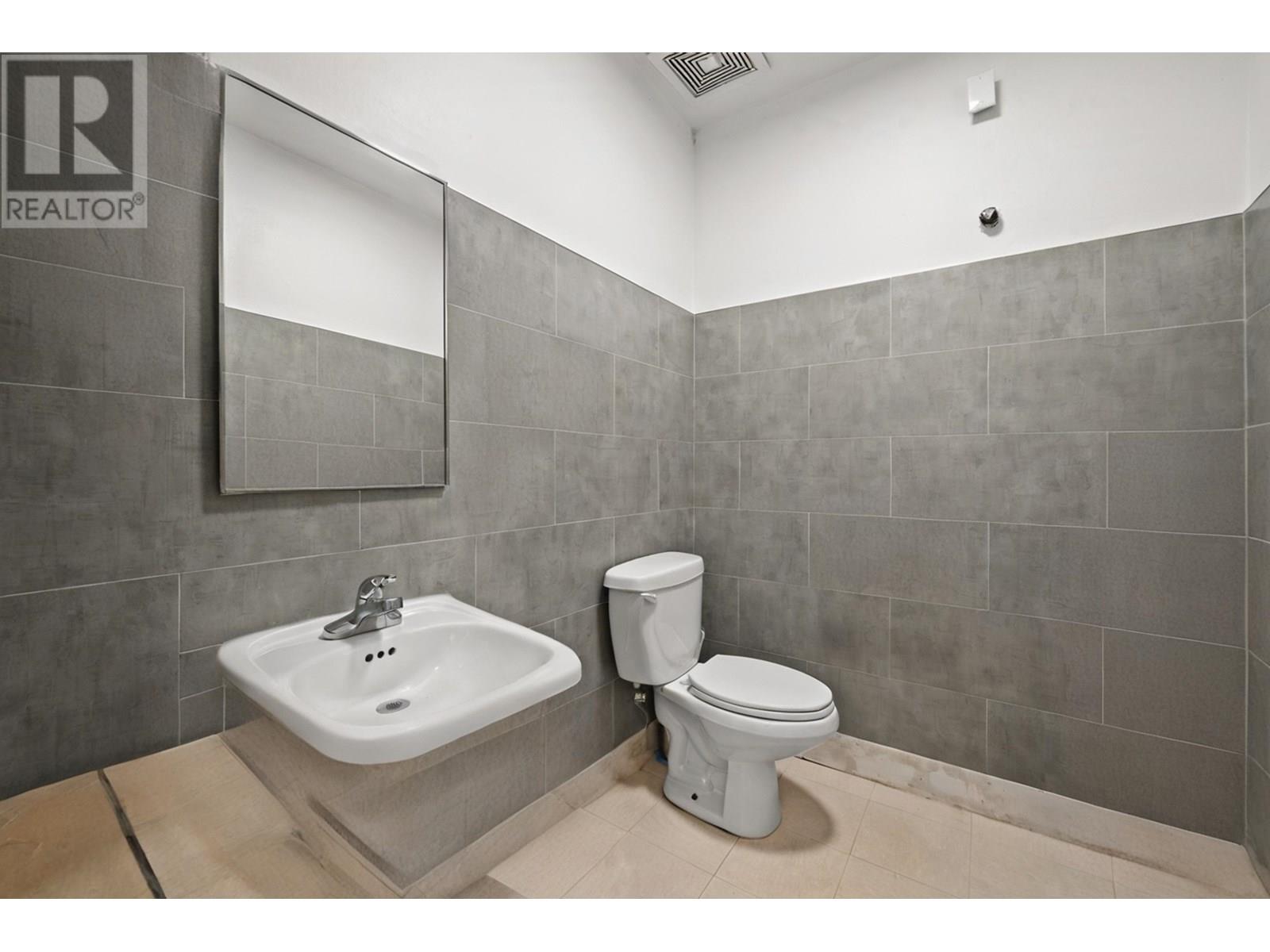 2813-2815-2817 W Broadway Property Photo 31