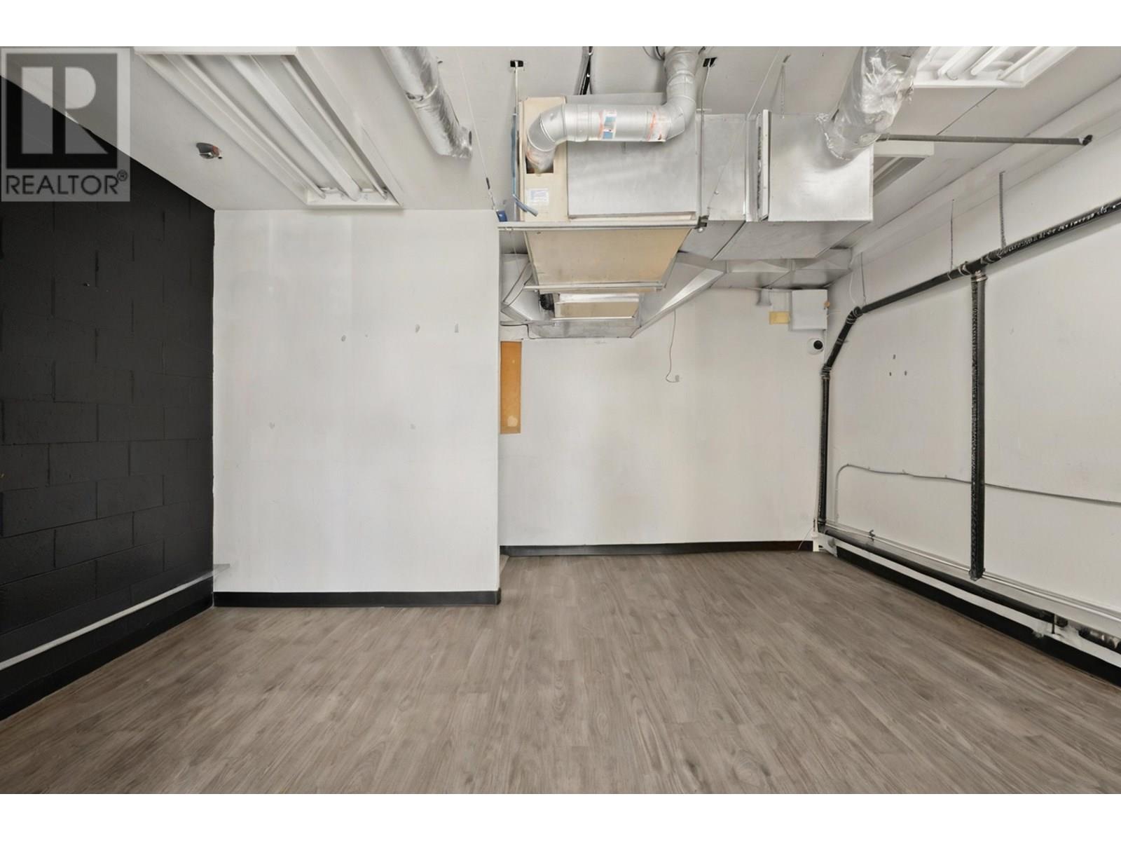 2871-2873 W Broadway Property Photo 9