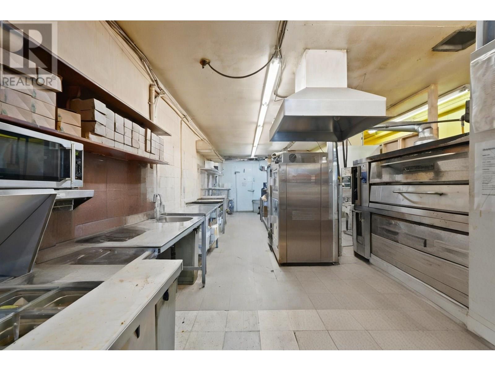 2871-2873 W Broadway Property Photo 21