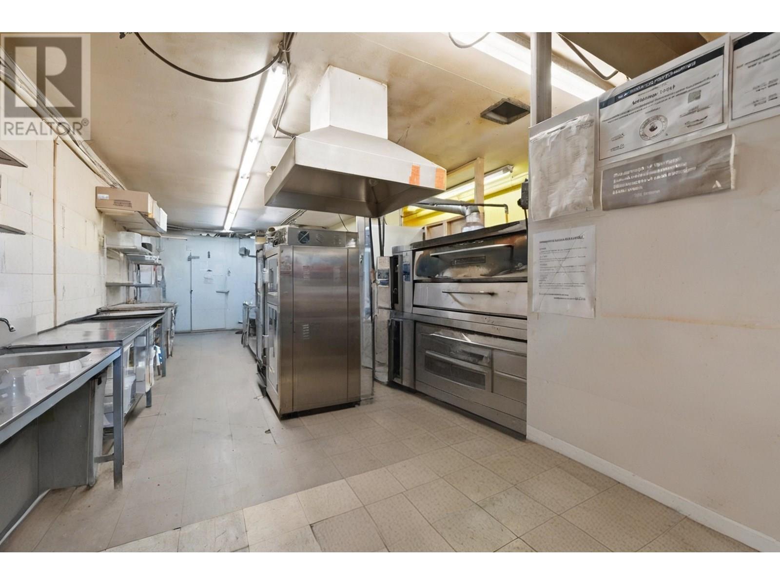 2871-2873 W Broadway Property Photo 22