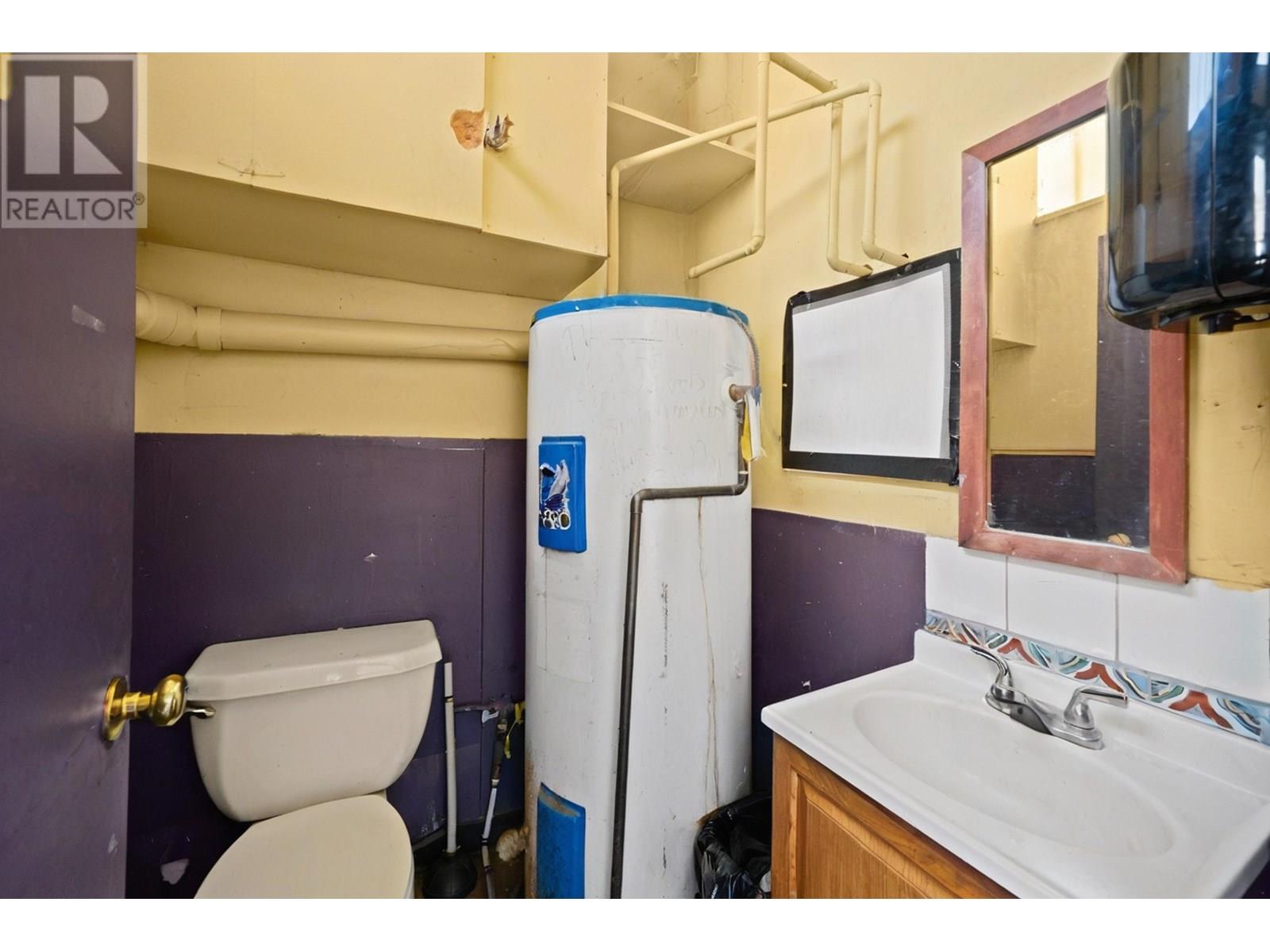 2871-2873 W Broadway Property Photo 24