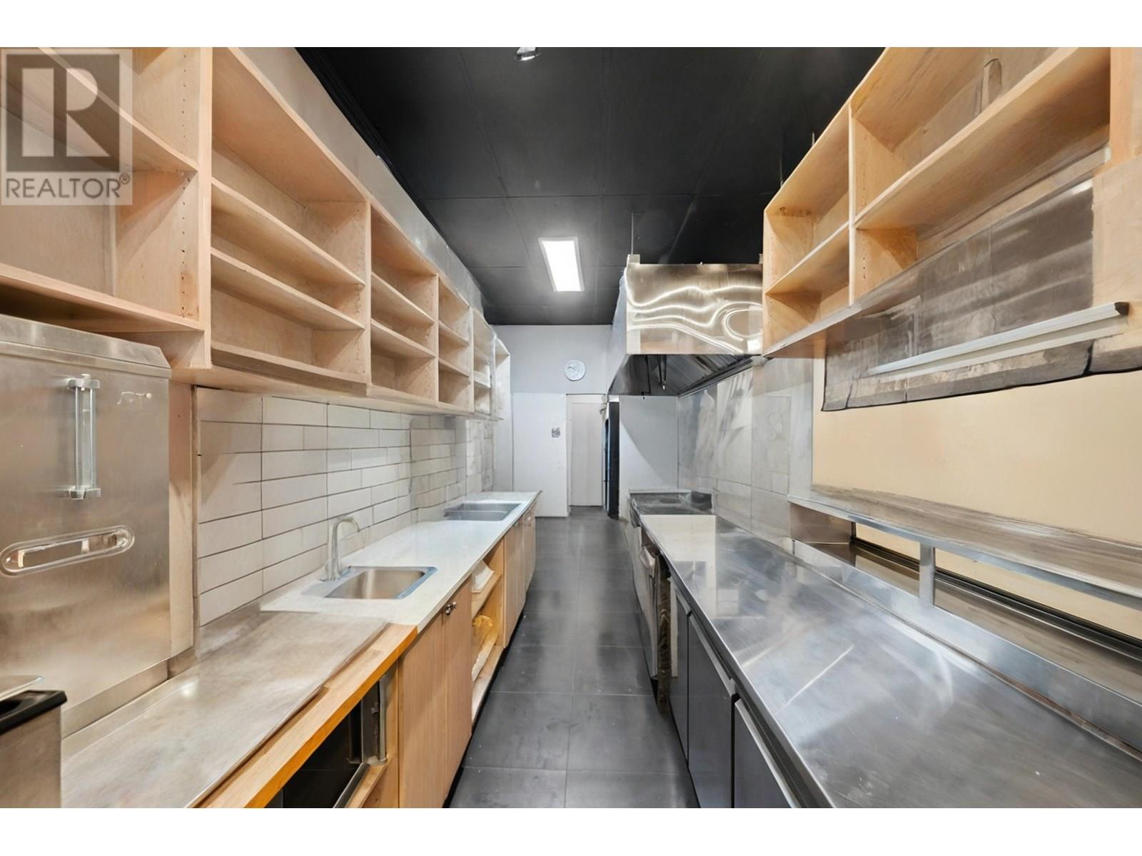 2821-2823-2825 W Broadway Property Photo 8
