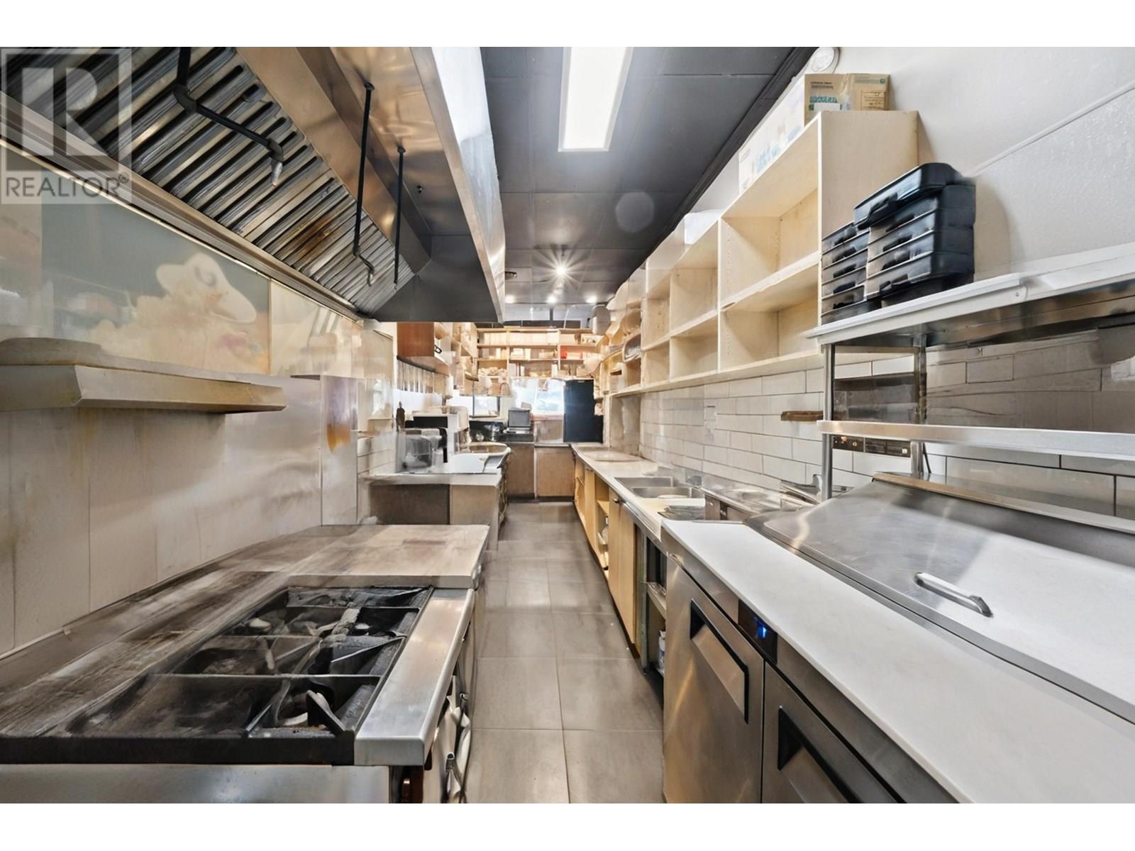 2821-2823-2825 W Broadway Property Photo 9